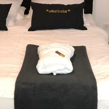 아파트 Eifel5star - Burgfriedstrasse 다운