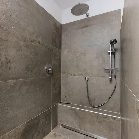 Eifel5star - Burgfriedstrasse * ダウン