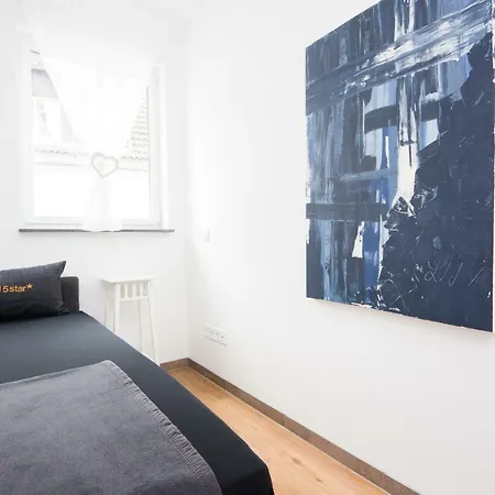 Eifel5star - Burgfriedstrasse 아파트